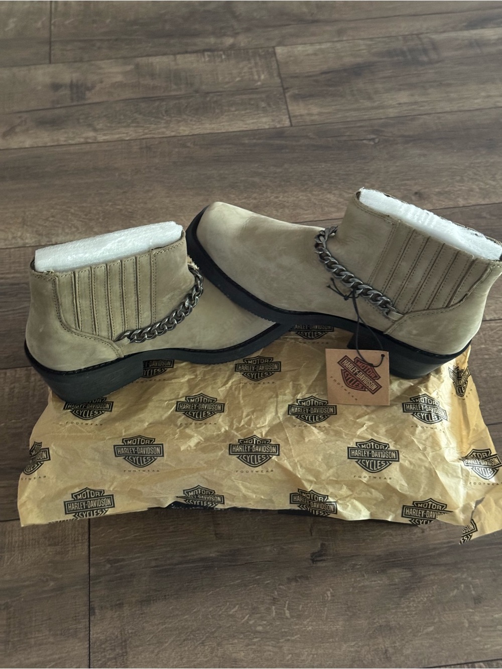 Harley-Davidson Women's Korsen Chain Ankle Boots in Tan/Brown colorway Size 9